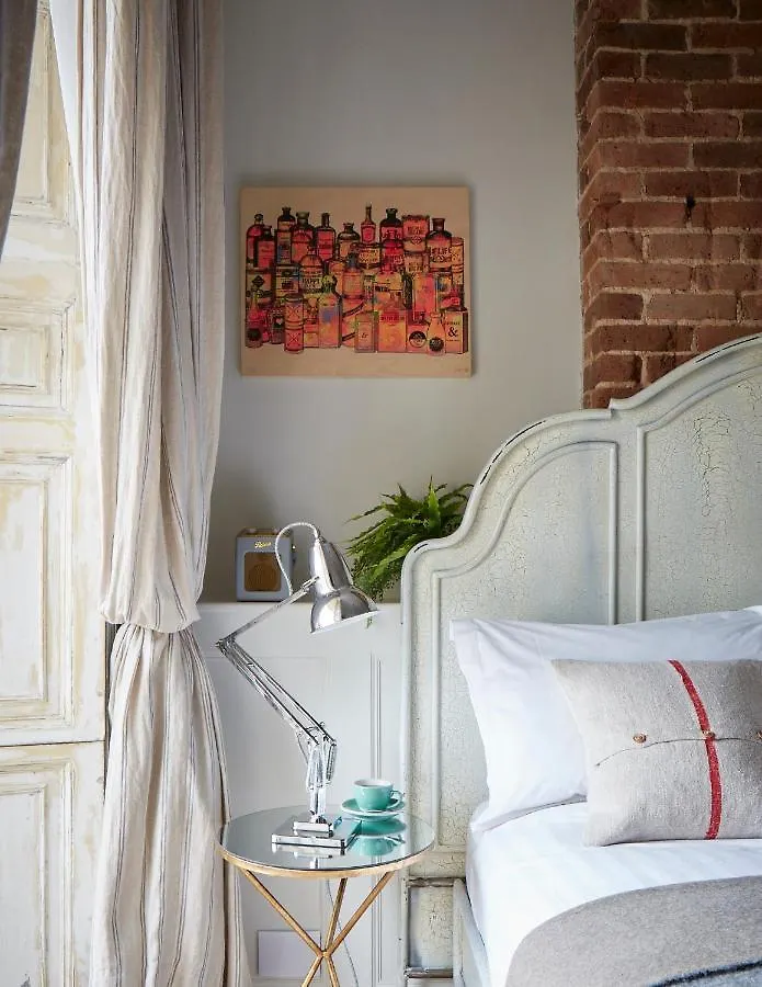 Artist Residence Brighton Hotel