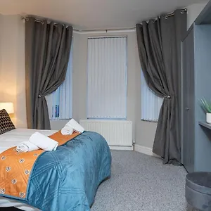 Apartment 1 Bdr At Queens Uni By Breaks