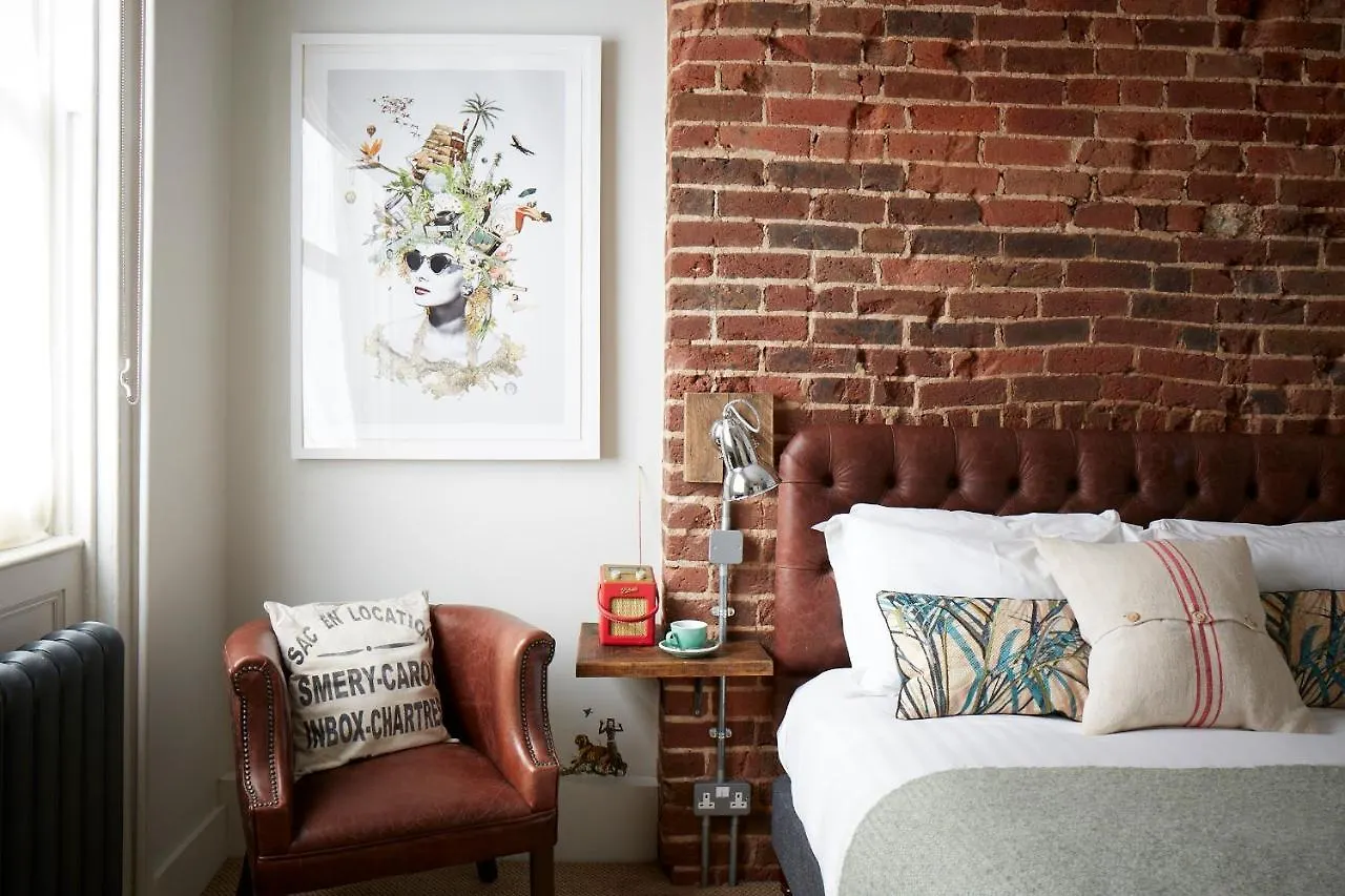 Artist Residence Hove 3*,